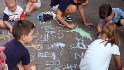 DIRLJIVI PRIZOR U LOZNICI I ŠAPCU: Deca ulepšala skup građana protiv blokada (VIDEO)