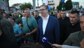 VUČIĆ U BORČI S NARODOM: LJudi u Srbiji hoće stabilnost (FOTO/VIDEO)