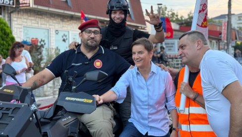 ANA BRNABIĆ SA BAJKERIMA U BORČI: Velika kolona bajkera na skupu građana protiv blokada (FOTO) ANA BRNABIĆ SA BAJKERIMA U BORČI: Velika kolona bajkera na skupu građana protiv blokada (FOTO)