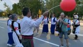 VESELO U BORU: Svira se frula i igra kolo na skupu protiv blokada (FOTO/VIDEO) VESELO U BORU: Svira se frula i igra kolo na skupu protiv blokada (FOTO/VIDEO)