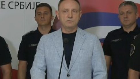 ВИШЕ ОД 126 ХИЉАДА ЉУДИ НА СКУПОВИМА ПРОТИВ БЛОКАДА: Огласио се директор полиције (ВИДЕО) ВИШЕ ОД 126 ХИЉАДА ЉУДИ НА СКУПОВИМА ПРОТИВ БЛОКАДА: Огласио се директор полиције (ВИДЕО)