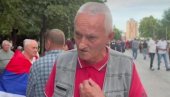 HOĆE HLEB BEZ MOTIKE, PITAJTE IH ZAŠTO NOSE MASKE: Građanin Loznice poručio da narod mora sam da se izbori sa blokadama (VIDEO) HOĆE HLEB BEZ MOTIKE, PITAJTE IH ZAŠTO NOSE MASKE: Građanin Loznice poručio da narod mora sam da se izbori sa blokadama (VIDEO)