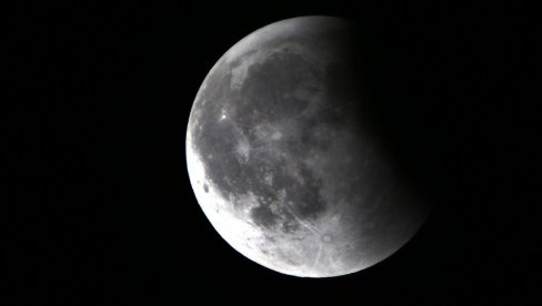 VELIKO OTKRIĆE: Kinezi otkrili retki meteorit bogat vodom na Mesecu VELIKO OTKRIĆE: Kinezi otkrili retki meteorit bogat vodom na Mesecu