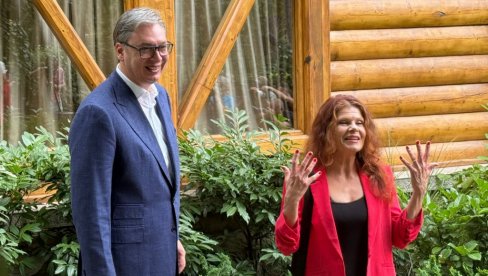 VUČIĆ UGOSTIO LOLITU DAVIDOVIĆ: Prijem za holivudsku glumicu (VIDEO) VUČIĆ UGOSTIO LOLITU DAVIDOVIĆ: Prijem za holivudsku glumicu (VIDEO)