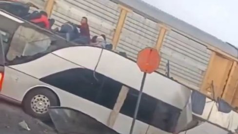 STRAVIČNA NESREĆA U MEKSIKU: Voz udario autobus, osmoro stradalih, skoro 50 povređenih (FOTO/VIDEO) STRAVIČNA NESREĆA U MEKSIKU: Voz udario autobus, osmoro stradalih, skoro 50 povređenih (FOTO/VIDEO)