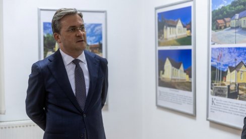 SELAKOVIĆ NA VUKOVOM SABORU: Nove mere za zaštitu ćirilice SELAKOVIĆ NA VUKOVOM SABORU: Nove mere za zaštitu ćirilice