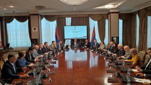 VLADA REPUBLIKE SRPSKE PREUZELA DUŽNOST: Savo Minić novi premijer - ovo su ministri u njegovom kabinetu VLADA REPUBLIKE SRPSKE PREUZELA DUŽNOST: Savo Minić novi premijer - ovo su ministri u njegovom kabinetu