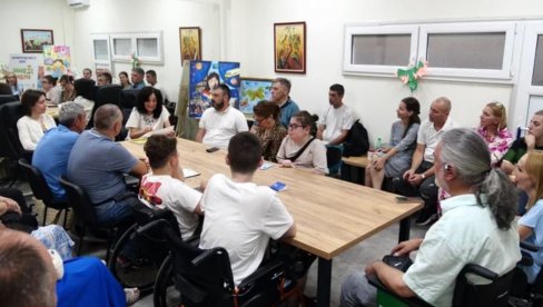 ОБЕЛЕЖЕН СВЕТСКИ ДАН ДИШЕНОВЕ МИШИЋНЕ ДИСТРОФИЈЕ: Тема округлог стола био је нови лек, доказано делотворан (ФОТО)