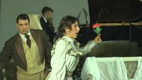 OPERA „TRAVIJATA „ OTVORILA JESENJU SEZONU U KRAGUJEVCU: Kamerna verzija na otvorenom