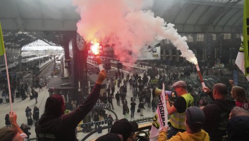 NEZAPAMĆEN HAOS U FRANCUSKOJ: Policija tuče novinare, upotrebljen i vodeni top, situacija eskalirala (FOTO/VIDEO)