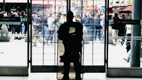 PROTESTI U FRANCUSKOJ: Uhapšeno trista učesnika protesta, povređena četiri policajca PROTESTI U FRANCUSKOJ: Uhapšeno trista učesnika protesta, povređena četiri policajca