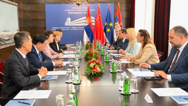 ДЕЛЕГАЦИЈА ХЕБЕЈА ПОСЕТИЛА ПОКРАЈИНСКУ ВЛАДУ: Јачање економских веза Војводине и кинеске провинције ДЕЛЕГАЦИЈА ХЕБЕЈА ПОСЕТИЛА ПОКРАЈИНСКУ ВЛАДУ: Јачање економских веза Војводине и кинеске провинције
