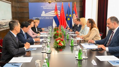 DELEGACIJA HEBEJA POSETILA POKRAJINSKU VLADU: Jačanje ekonomskih veza Vojvodine i kineske provincije DELEGACIJA HEBEJA POSETILA POKRAJINSKU VLADU: Jačanje ekonomskih veza Vojvodine i kineske provincije