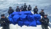 ПОЛИЦИЈА ЗАПЛЕНИЛА 1,4 ТОНЕ КОКАИНА: Пакети дроге плутали тихим океаном (ФОТО)