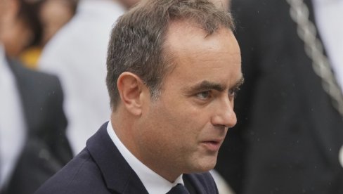 HOĆE LI FRANCUSKA VLADA PASTI I TREĆI PUT ZA GODINU DANA? Opozicija besna, premijer ćuti ko zaliven