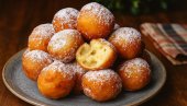 КРОФНЕ СА СИРОМ И ШЕЋЕРОМ У ПРАХУ: Рецепт за мирисне крофне