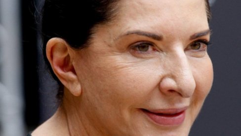 ИЗОБЛИЧИЛА СЕ: Шта је то са лицем Марине Абрамович? (ФОТО) ИЗОБЛИЧИЛА СЕ: Шта је то са лицем Марине Абрамович? (ФОТО)