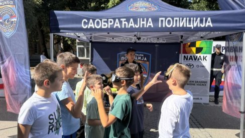 OPREZ I ODGOVORNOST: Karavan bezbednosti saobraćaja u Loznici OPREZ I ODGOVORNOST: Karavan bezbednosti saobraćaja u Loznici