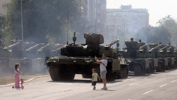 ЕКСКЛУЗИВНО! Новости на увежбавању војне параде - војска ће приказати моћно наоружање (ФОТО/ВИДЕО) ЕКСКЛУЗИВНО! Новости на увежбавању војне параде - војска ће приказати моћно наоружање (ФОТО/ВИДЕО)