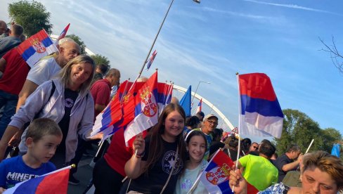 НОВИ САД ПРОТИВ БЛОКАДА: Доста нам је насиља, желимо нормалан живот (ВИДЕО) НОВИ САД ПРОТИВ БЛОКАДА: Доста нам је насиља, желимо нормалан живот (ВИДЕО)