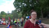 DA MOJA UNUKA NASTAVI STUDIJE: Poruka iz Bele Palanke sa skupa protiv blokada (VIDEO) DA MOJA UNUKA NASTAVI STUDIJE: Poruka iz Bele Palanke sa skupa protiv blokada (VIDEO)