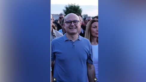 MOĆNA PORUKA VUČEVIĆA NAKON PETOG VIKENDA GRAĐANA PROTIV BLOKADA Evo šta je poručio uz patriotske kadrove iz Petrovaradina (VIDEO) MOĆNA PORUKA VUČEVIĆA NAKON PETOG VIKENDA GRAĐANA PROTIV BLOKADA Evo šta je poručio uz patriotske kadrove iz Petrovaradina (VIDEO)