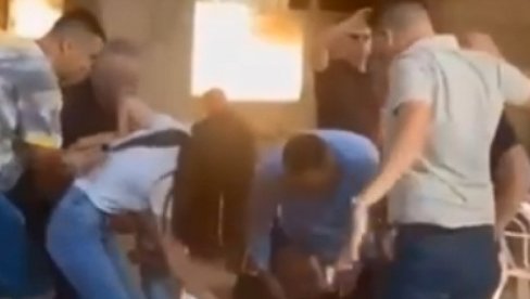 ОВО ЈЕ ОЧАЈ БЛОКАДЕРА ТЕРОРИСТА: Погодили човека флашом у главу, насртали на полицију и новинарку... ОВО ЈЕ ОЧАЈ БЛОКАДЕРА ТЕРОРИСТА: Погодили човека флашом у главу, насртали на полицију и новинарку...