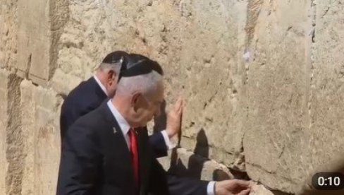 POGLEDAJTE: Rubio i Netanijahu se na Zidu plača pomolili za Trampovu bezbednost (VIDEO) POGLEDAJTE: Rubio i Netanijahu se na Zidu plača pomolili za Trampovu bezbednost (VIDEO)