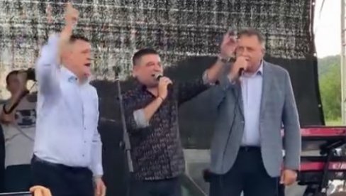 ПРАВА АТМОСФЕРА: Баја Мали Книнџа и Додик отпевали велики хит (ВИДЕО) ПРАВА АТМОСФЕРА: Баја Мали Книнџа и Додик отпевали велики хит (ВИДЕО)