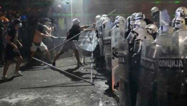 ПОЛИЦИЈА НЕМА ЦН ГАС: МУП демантовао лажи блокадерске Шолакове телевизије Н1 ПОЛИЦИЈА НЕМА ЦН ГАС: МУП демантовао лажи блокадерске Шолакове телевизије Н1