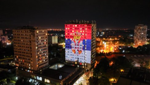 PROJEKCIJA ZA PONOS: Srpska trobojka obasjala fasade studentskih domova u Beogradu (FOTO)