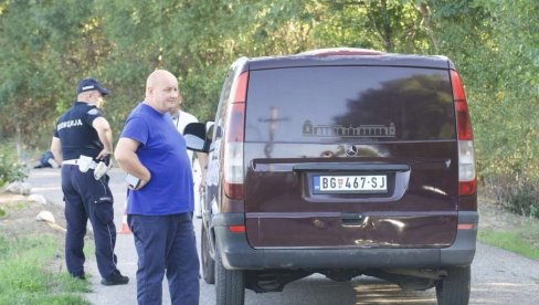 FOTOGRAFIJE SA LICA MESTA: Ovde je ubijen Srđan ubio Igora (FOTO) FOTOGRAFIJE SA LICA MESTA: Ovde je ubijen Srđan ubio Igora (FOTO)
