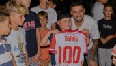 ĐURAĐE, NEKA TI JE SREĆNO: Rade Krunić iznenadio mališana iz Zrenjanina ĐURAĐE, NEKA TI JE SREĆNO: Rade Krunić iznenadio mališana iz Zrenjanina