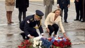 POČAST SRPSKOJ TROBOJCI: Ceremonija kod Trijumfalne kapije povodom Dana jedinstva, slobode i nacionalne zastave (FOTO)