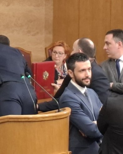 НА КОРАК ДО НОВЕ БЛОКАДЕ У ЦГ: Какве су последице скупштинске одлуке  да не разматра избор судије Уставног суда