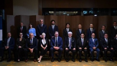 VUČIĆ NA VEČERI SA JAPANSKIM PRIVREDNICIMA: Srbija ima mnogo šta da nauči od njih u poslu VUČIĆ NA VEČERI SA JAPANSKIM PRIVREDNICIMA: Srbija ima mnogo šta da nauči od njih u poslu