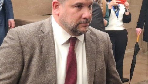 ЗАГРЕБ РУШИ КРАПОВИЋА? Односи између министра одбране и премијера Црне Горе на танкој жици ЗАГРЕБ РУШИ КРАПОВИЋА? Односи између министра одбране и премијера Црне Горе на танкој жици