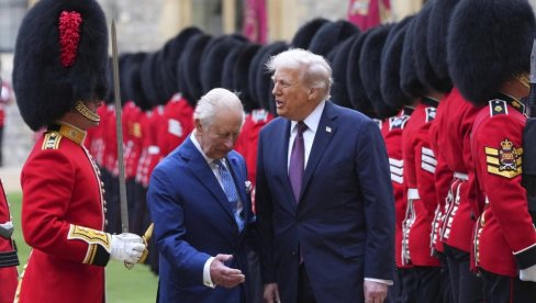 ТАЈ ЧОВЕК ЈЕ СРАМОТА, НЕ ПОШТУЈЕ КРАЉА! Трамп током сусрета с Чарлесом прекршио протокол, људи љути ТАЈ ЧОВЕК ЈЕ СРАМОТА, НЕ ПОШТУЈЕ КРАЉА! Трамп током сусрета с Чарлесом прекршио протокол, људи љути