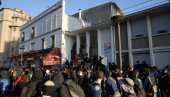 POLICIJA RAZBIJA BLOKADE U FRANCUSKOJ: Uhapšene desetine demonstranata