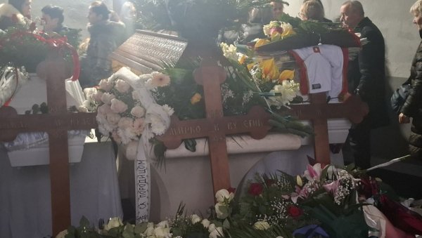 ПОРОДИЦЕ УБИЈЕНИХ НА ЦЕТИЊУ РАЗГОВАРАЛЕ СА СПАЈИЋЕМ: Злочини без одговора