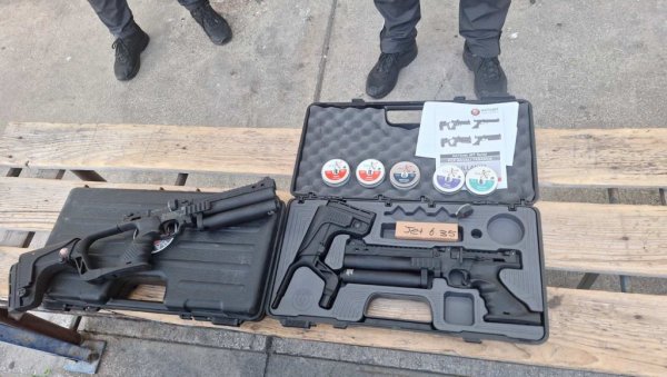 ПРОНАЂЕНИ ОРУЖЈЕ И МУНИЦИЈА: На граничном прелазу Прешево спречен покушај шверца оружја ПРОНАЂЕНИ ОРУЖЈЕ И МУНИЦИЈА: На граничном прелазу Прешево спречен покушај шверца оружја