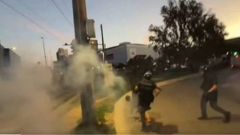 ПОЛИЦИЈА СЕ ОБРАЧУНАВА СА ДЕМОНСТРАНТИМА У ФРАНЦУСКОЈ: Мртвачки сандуци на улицама - расте број ухапшених (ВИДЕО) ПОЛИЦИЈА СЕ ОБРАЧУНАВА СА ДЕМОНСТРАНТИМА У ФРАНЦУСКОЈ: Мртвачки сандуци на улицама - расте број ухапшених (ВИДЕО)