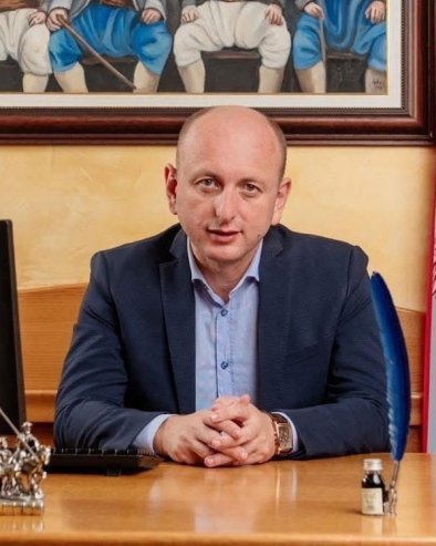 НЕ ТРАЖИМО НИШТА ОСИМ ОНОГА ШТО НАМ ПРИПАДА Кнежевић: Закон о државним симболима у Скупштини Црне Горе, ускоро и закон о држављанству