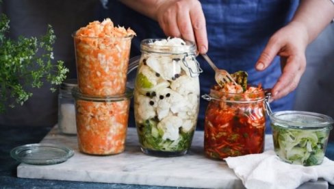 TURŠIJA BEZ ŠEĆERA I SIRĆETA: Recept koji je zaludeo domaćice u Srbiji TURŠIJA BEZ ŠEĆERA I SIRĆETA: Recept koji je zaludeo domaćice u Srbiji
