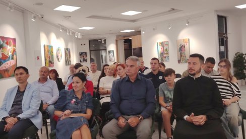 КЊИГА НЕВИДЉИВИ СПАСИТЕЉИ ОКУПИЛА ЊЕНЕ ЈУНАКЕ: Људима дају најбоље од себе КЊИГА НЕВИДЉИВИ СПАСИТЕЉИ ОКУПИЛА ЊЕНЕ ЈУНАКЕ: Људима дају најбоље од себе