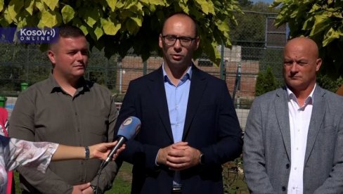 СИМИЋ: Наша обавеза да унапредимо положај нашег народа и у Истоку, и у Клини, и у Пећи (ВИДЕО) СИМИЋ: Наша обавеза да унапредимо положај нашег народа и у Истоку, и у Клини, и у Пећи (ВИДЕО)