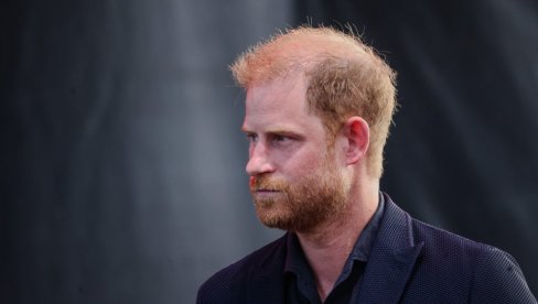 ПРИНЦ ХАРИ СЕ ОДРЕКАО ТИТУЛЕ? Појавио се на јавном догађају са презименом које није користио од детињства