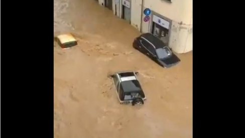 КАТАКЛИЗМА У ИТАЛИЈИ: Невреме погодило север земље, бујица носила аутомобиле - нестала туристкиња (ВИДЕО) КАТАКЛИЗМА У ИТАЛИЈИ: Невреме погодило север земље, бујица носила аутомобиле - нестала туристкиња (ВИДЕО)