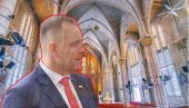 NEOBIČAN INCIDENT: Prerušio se u sveštenika, pa pokušao da priđe POLJSKOM PREDSEDNIKU tokom mise u crkvi