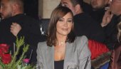 VIDITE KAKO SAD IZGLEDA: Prija prvi put snimljena posle porođaja - tu je i njena baka (FOTO)